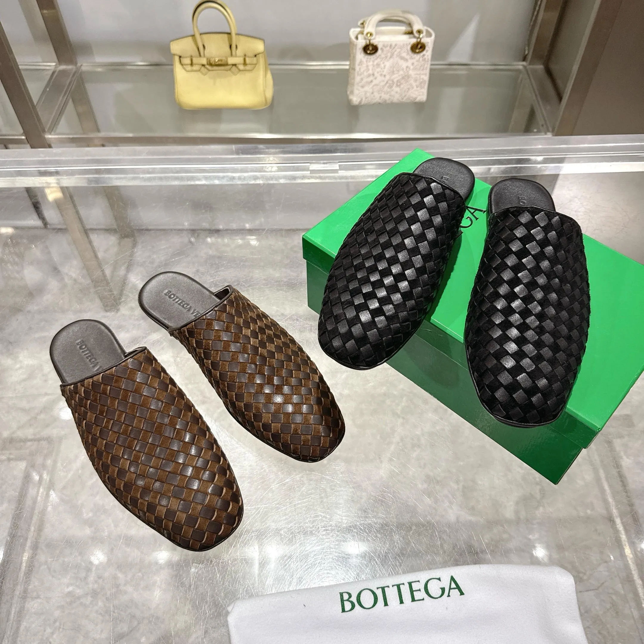 [BV] Top P: 720💰Size for couples: Female 35-39 Male 39--44 (Female 40. Male 38.45.46.47 customization is not returnable) [Note‼ ️] Add 💰 to size 46, add 💰 to size 47. Bottega Veneta's 2025 autumn counter synchronized genuine leather outsole classic woven half-drag couple model Bottega Veneta square toe flat shoes, imported mixed sheepskin, imported sheep! Leather outsole! [Rose][Rose]! Purely hand-woven and operated, the original board is reproduced one-to-one! quality assurance!